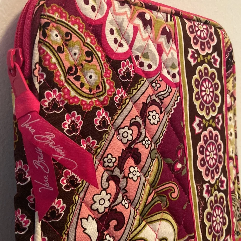 NWOT Vera Bradley tablet cover/holder. Beautiful pattern, card inside for name.